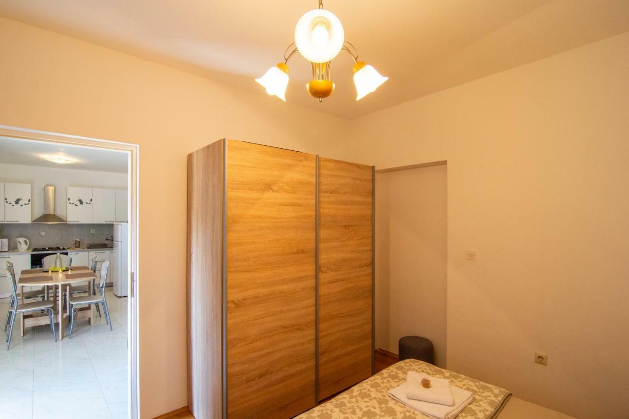Apartmani Perkovic Gustirna Kültér fotó